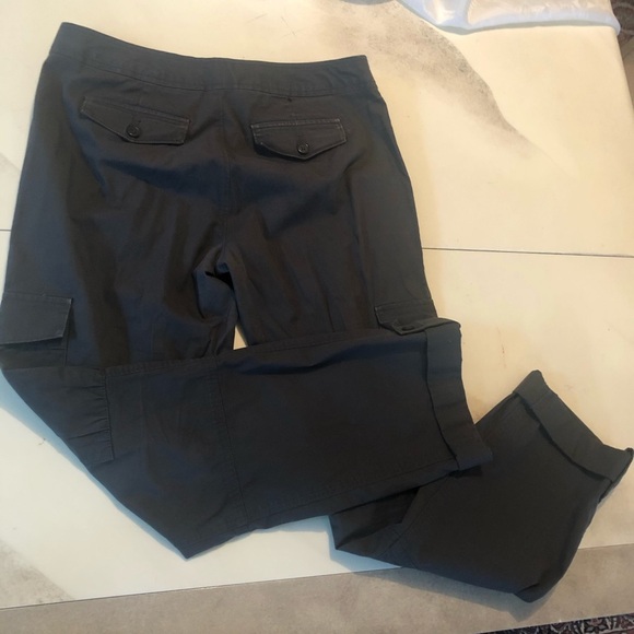 Banana Republic Mid-Rise Ryan Fit Cargo Pants - Straight Leg Size 6 - Picture 4 of 4